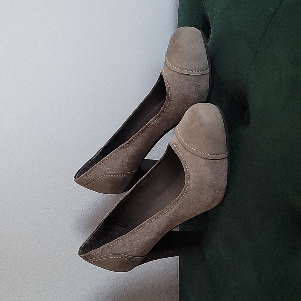 Audrey Brooke gray heels